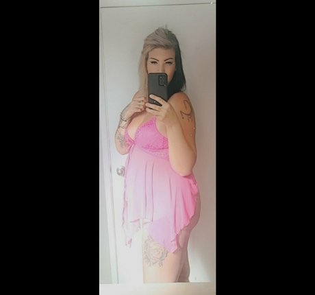 Nacktes geleaktes OnlyFans-Foto von Peachyleiigh