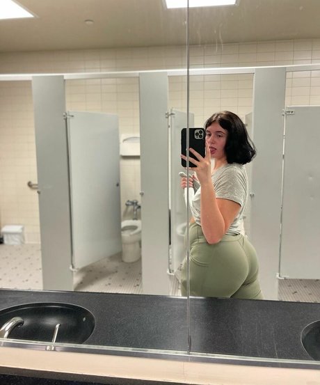 Nacktes geleaktes OnlyFans-Foto von Sierraaa03