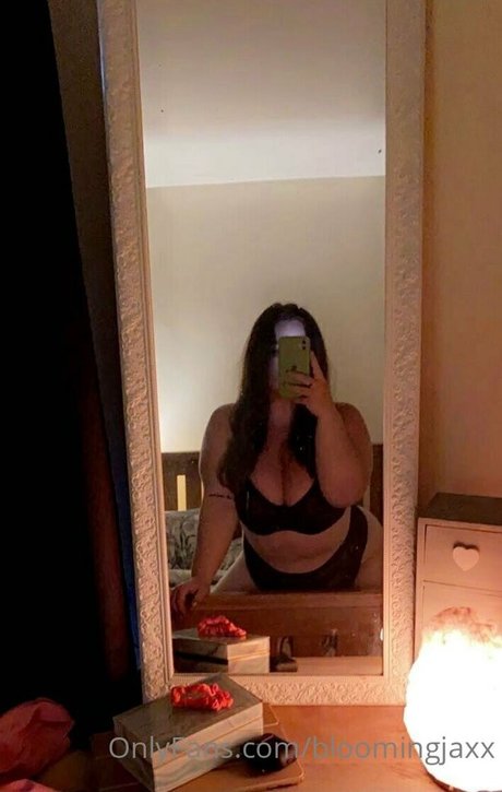 Nacktes geleaktes OnlyFans-Foto von Bloomingjaxx