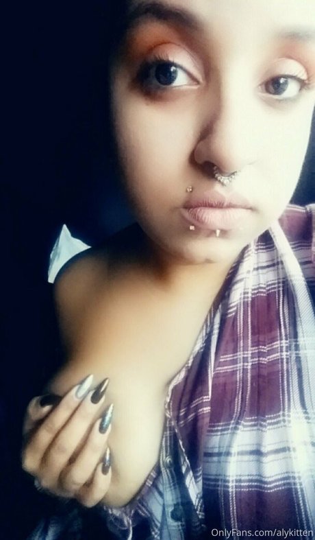 Nacktes geleaktes OnlyFans-Foto von Raeraejiggles