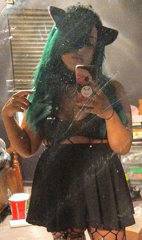 Nacktes geleaktes OnlyFans-Foto von Raeraejiggles