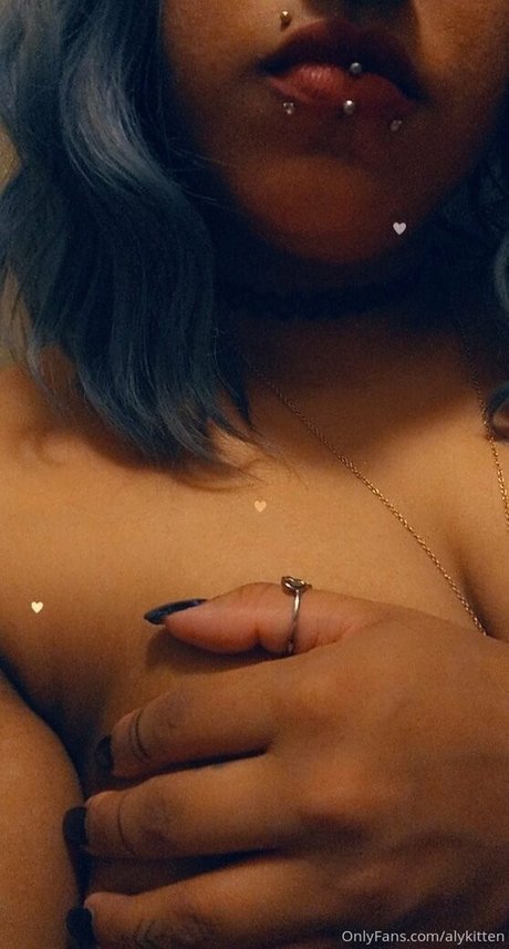 Nacktes geleaktes OnlyFans-Foto von Raeraejiggles