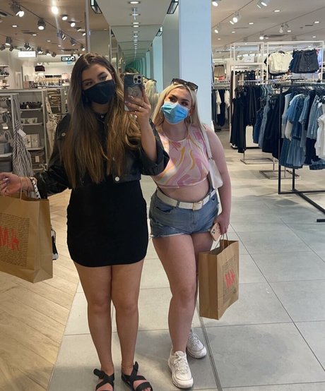 Nacktes geleaktes OnlyFans-Foto von Molly Georgia Leach