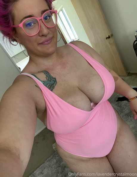 Nacktes geleaktes OnlyFans-Foto von Lavendercrystalmoon