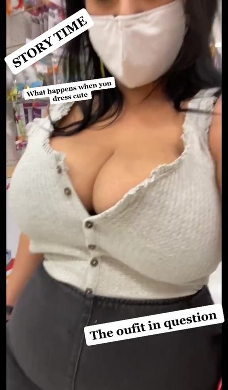 Nacktes geleaktes OnlyFans-Foto von Charlotte Godoy