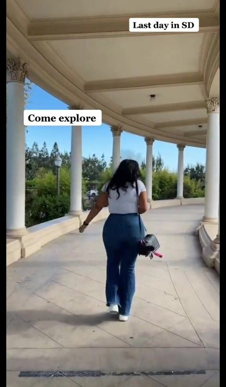 Nacktes geleaktes OnlyFans-Foto von Charlotte Godoy