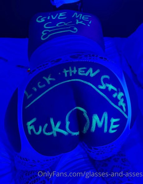 Nacktes geleaktes OnlyFans-Foto von Glassesandasses
