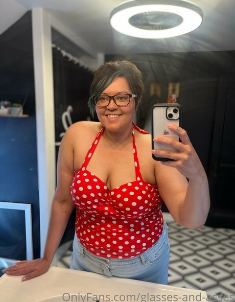 Nacktes geleaktes OnlyFans-Foto von Glassesandasses