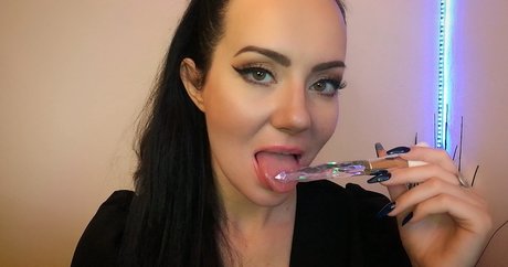 Nacktes geleaktes OnlyFans-Foto von Asmr Kate Lullaby