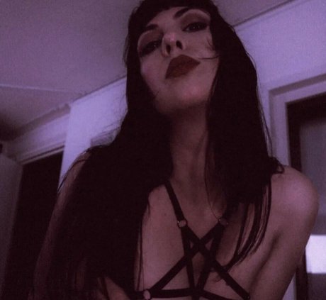 Nacktes geleaktes OnlyFans-Foto von Theghostmaidens