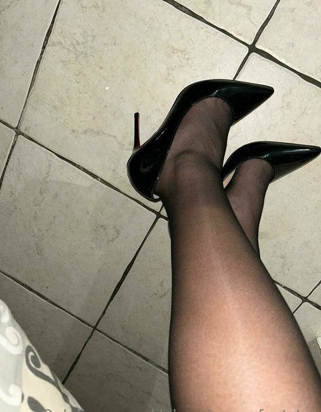 Nacktes geleaktes OnlyFans-Foto von Deborahassfeetstar