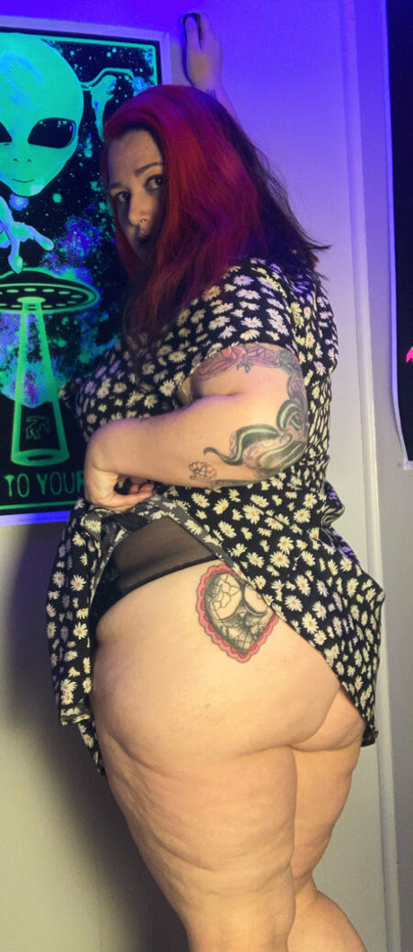 Nacktes geleaktes OnlyFans-Foto von Fatmilkymommafree