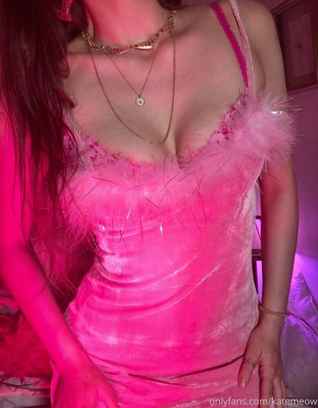 Nacktes geleaktes OnlyFans-Foto von Katemeow
