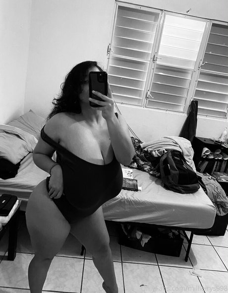 Nacktes geleaktes OnlyFans-Foto von Miladie