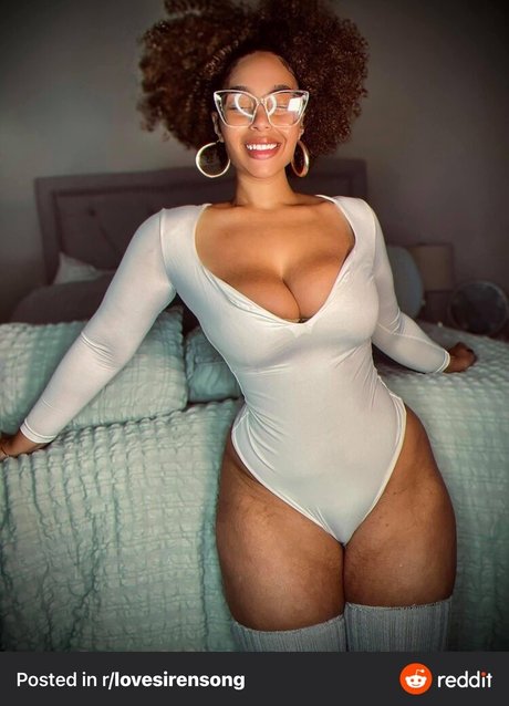 Nacktes geleaktes OnlyFans-Foto von Lovesirensong
