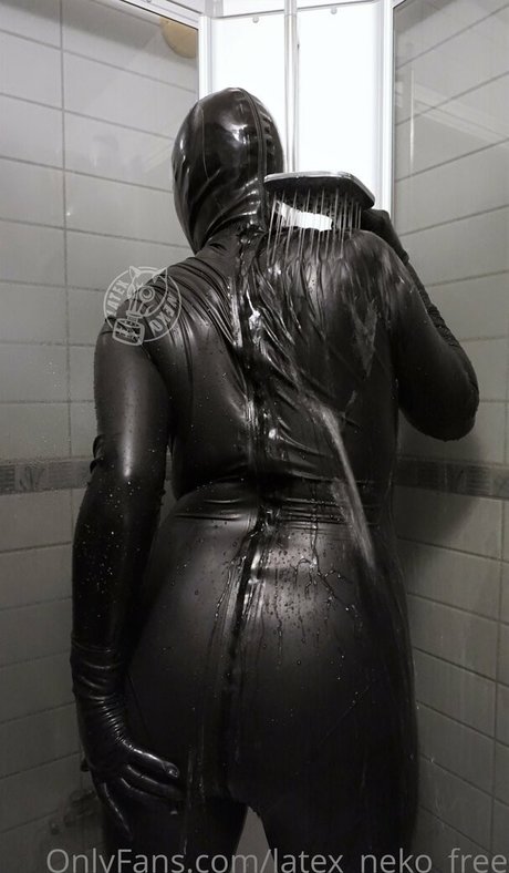Nacktes geleaktes OnlyFans-Foto von Latexnekofree