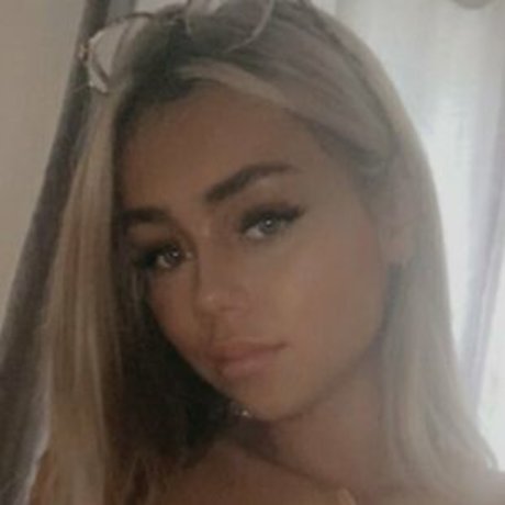 Nacktes geleaktes OnlyFans-Foto von Louisaxox