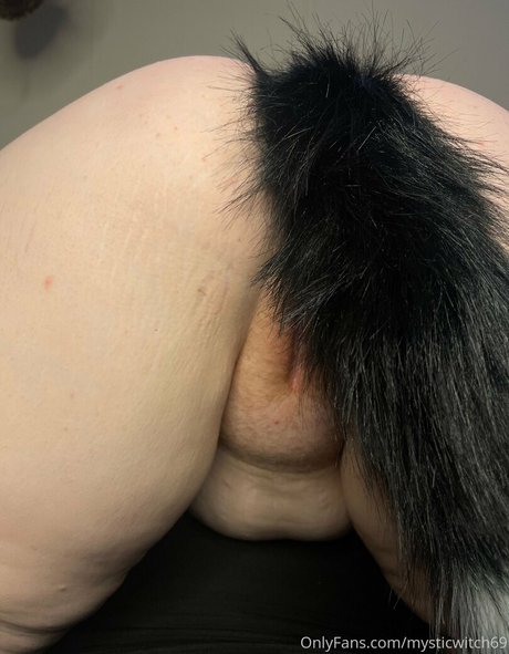 Nacktes geleaktes OnlyFans-Foto von Mysticwitch69