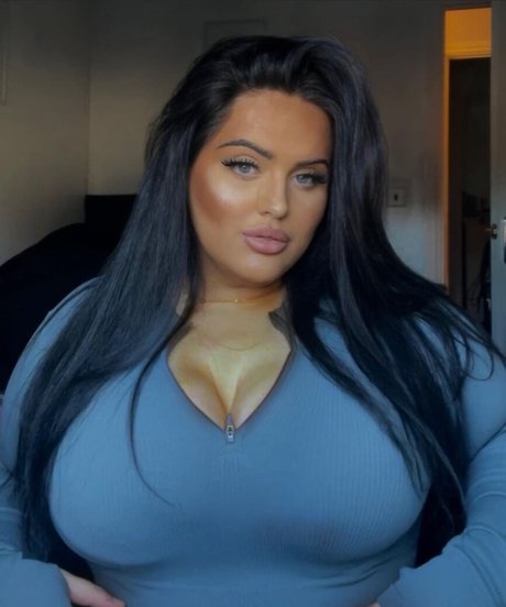 Nacktes geleaktes OnlyFans-Foto von Chloe Jade
