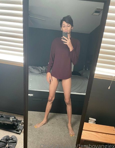 Nacktes geleaktes OnlyFans-Foto von Femboyangiesfeet