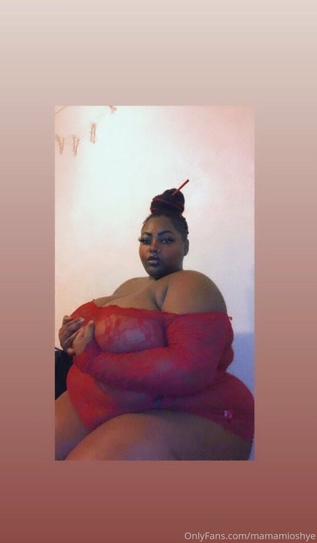 Nacktes geleaktes OnlyFans-Foto von Mamamioshye