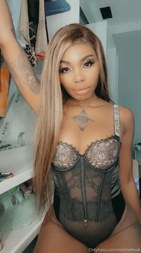 Nacktes geleaktes OnlyFans-Foto von Niiathefreak