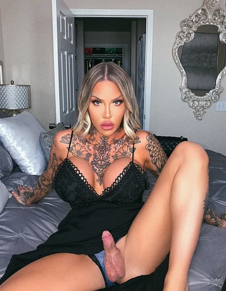 Nacktes geleaktes OnlyFans-Foto von Nadia Love
