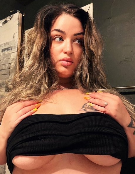 Nacktes geleaktes OnlyFans-Foto von Shjames