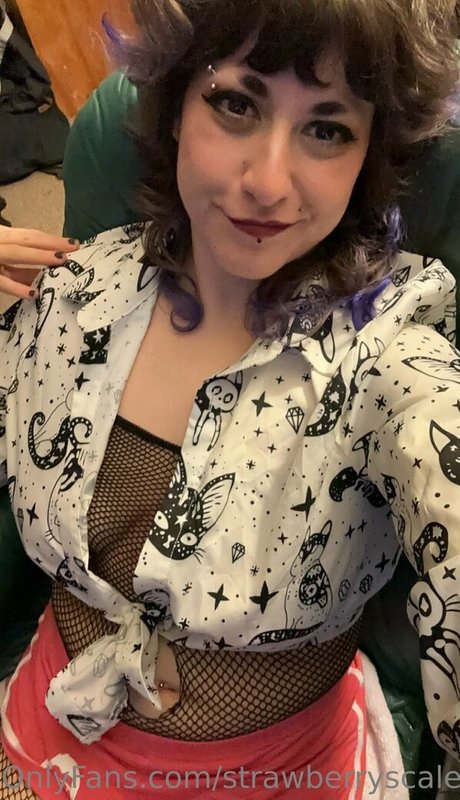 Nacktes geleaktes OnlyFans-Foto von Strawberryscales