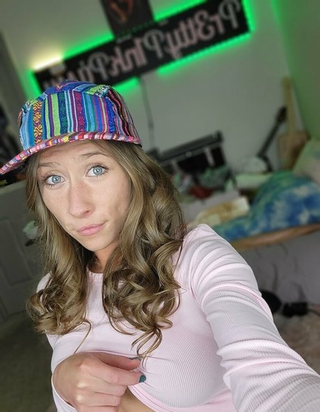 Nacktes geleaktes OnlyFans-Foto von Pr3ttyp1nkpussy