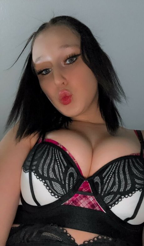 Nacktes geleaktes OnlyFans-Foto von Madithebaddiiii