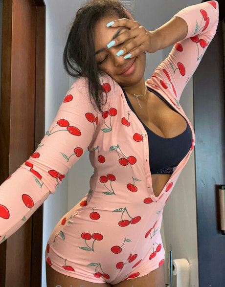Nacktes geleaktes OnlyFans-Foto von Carolinneoliveira