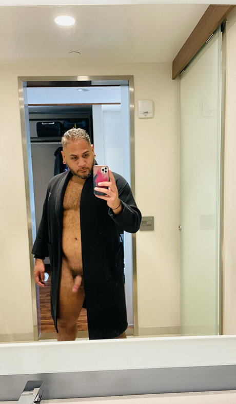 Nacktes geleaktes OnlyFans-Foto von Papitahi