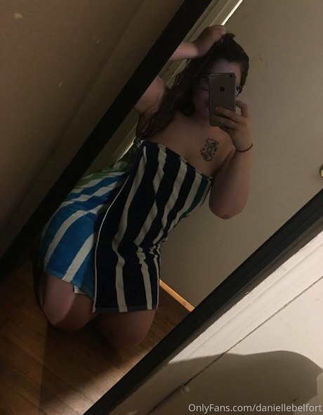 Nacktes geleaktes OnlyFans-Foto von Daniellebelfort