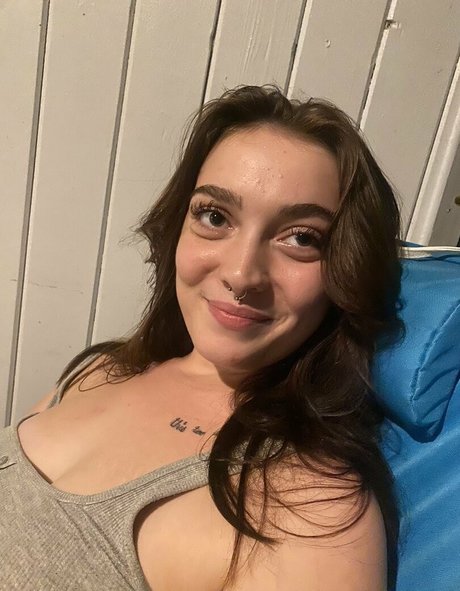 Nacktes geleaktes OnlyFans-Foto von Hotwifechar