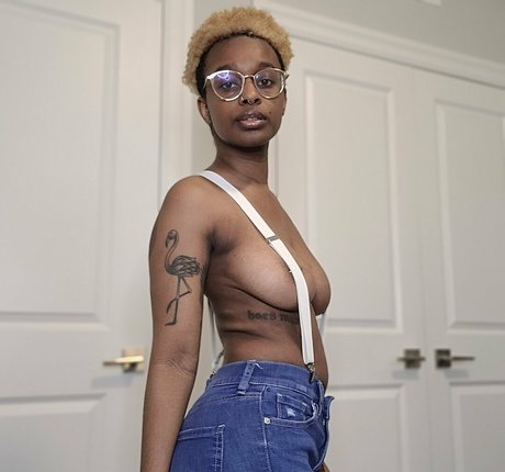 Nacktes geleaktes OnlyFans-Foto von Deedeebee96