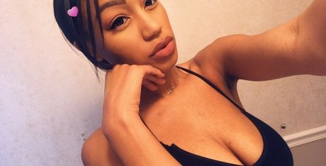 Nia Simone