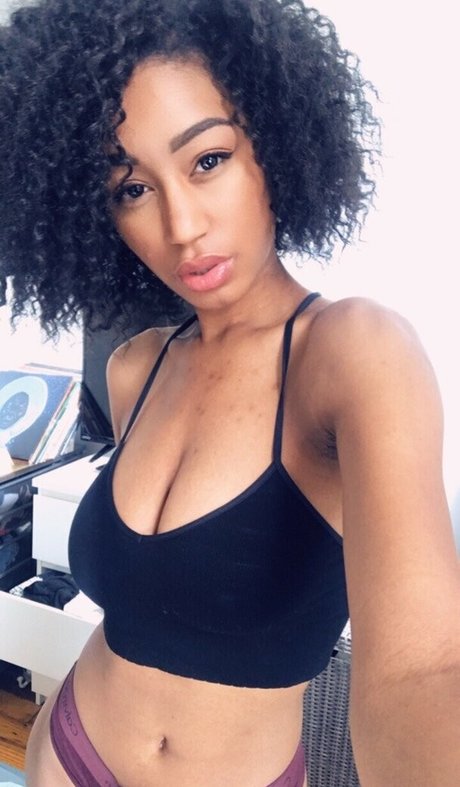 Nia Simone