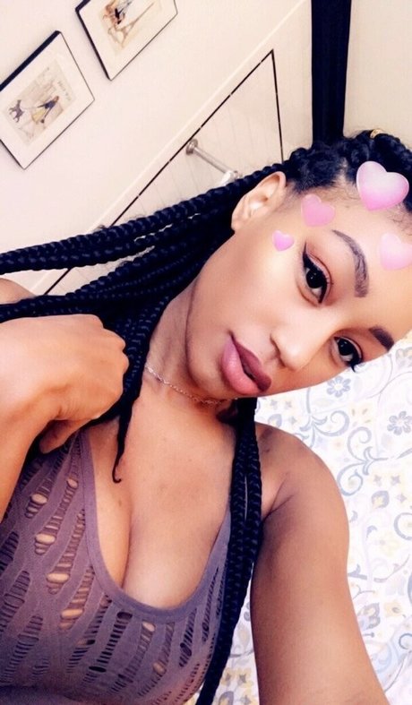 Nia Simone