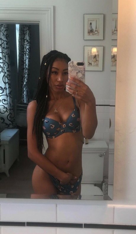 Nacktes geleaktes OnlyFans-Foto von Nia Simone