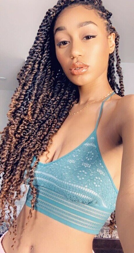 Nia Simone
