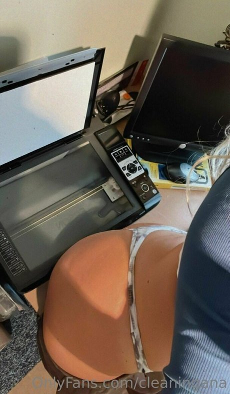 Nacktes geleaktes OnlyFans-Foto von Cleaningana