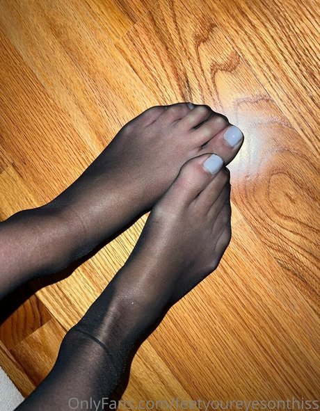 Nacktes geleaktes OnlyFans-Foto von Feetyoureyesonthiss