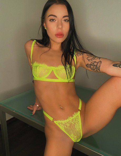 Nacktes geleaktes OnlyFans-Foto von Bellablackfree