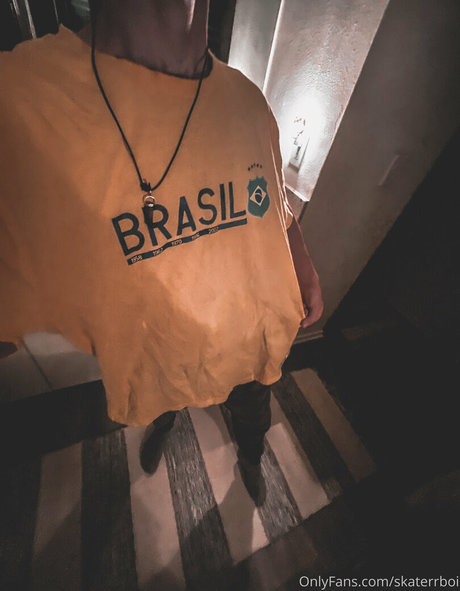 Nacktes geleaktes OnlyFans-Foto von Skaterrboi