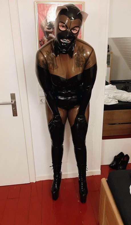 Nacktes geleaktes OnlyFans-Foto von Heavyrubberette