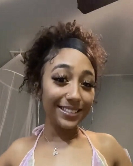 Nacktes geleaktes OnlyFans-Foto von Heavenbaee