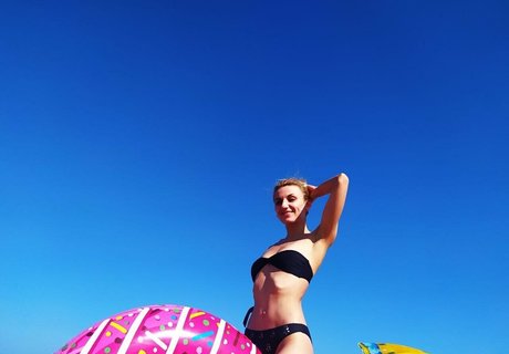 Nacktes geleaktes OnlyFans-Foto von Helenadolphin
