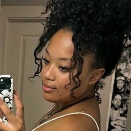 Nacktes geleaktes OnlyFans-Foto von Blasianhoney