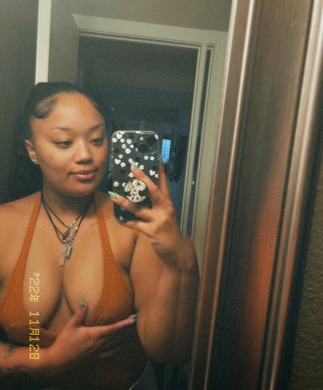 Nacktes geleaktes OnlyFans-Foto von Blasianhoney